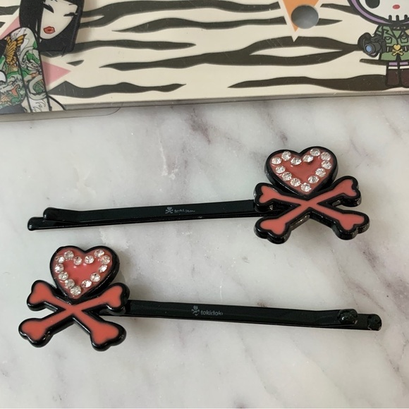 Tokidoki Red Crossbones Logo Enamel Crystal Hair Clips - Picture 3 of 7